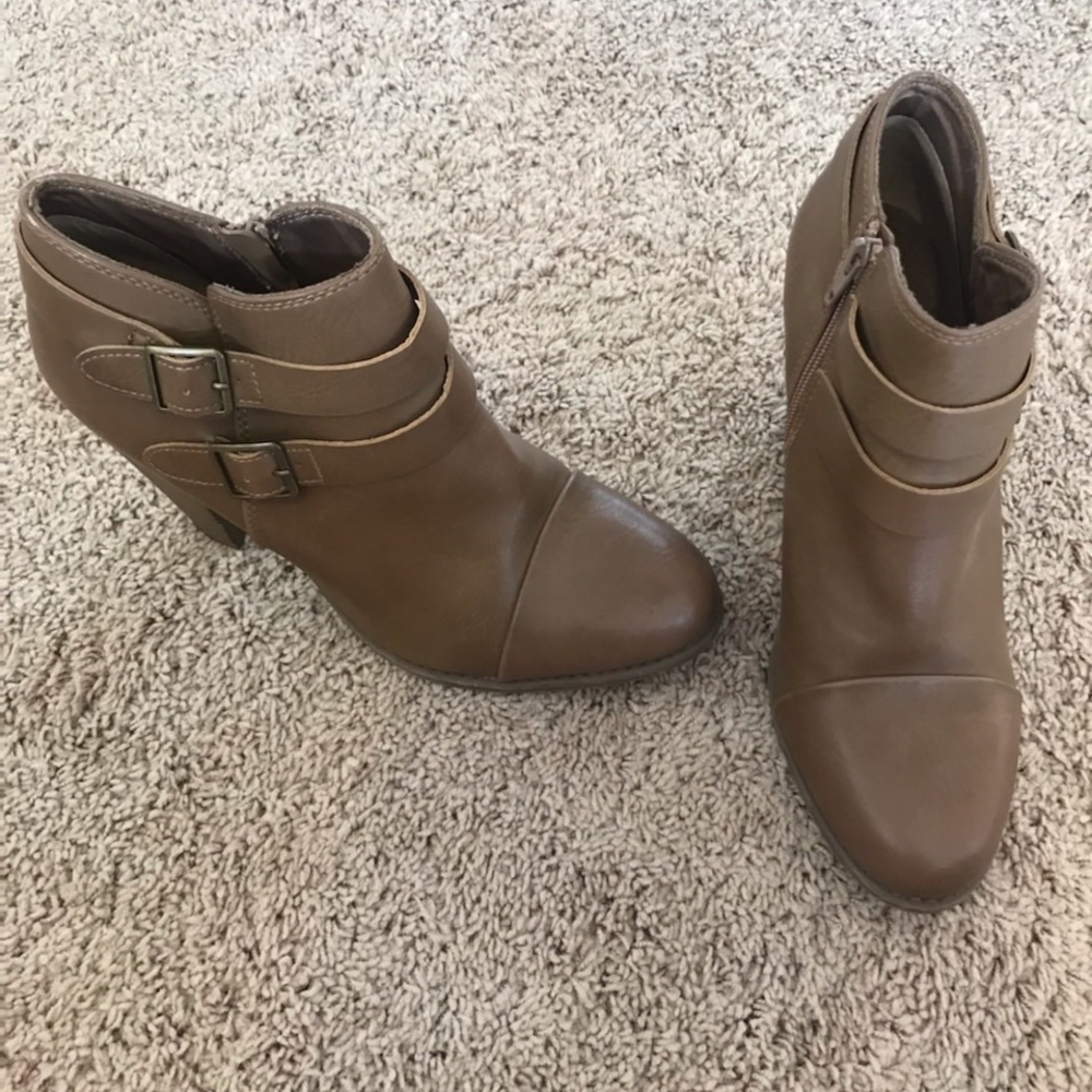 Lauren conrad tan faux leather ankle boots 10